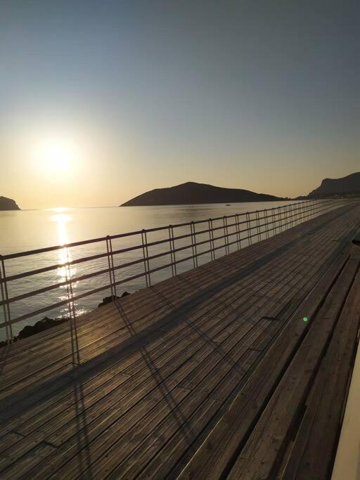 Modern Studio Next To The Sea! Порто-Рафти Экстерьер фото